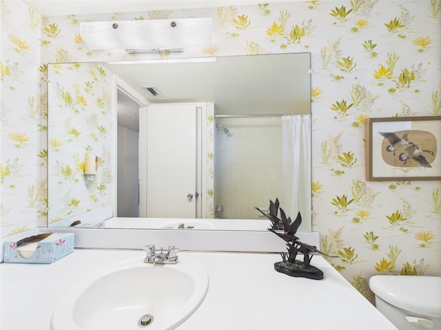 700 Mirror Ter NW Unit 702, Winter Haven, FL 33881 - bathroom featuring wallpapered walls, curtained shower, and vanity