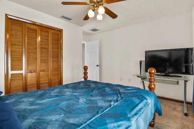 704 Butternut Pl, Lakeland, FL 33813 - bedroom with carpet flooring, a closet, a textured ceiling, and a ceiling fan
