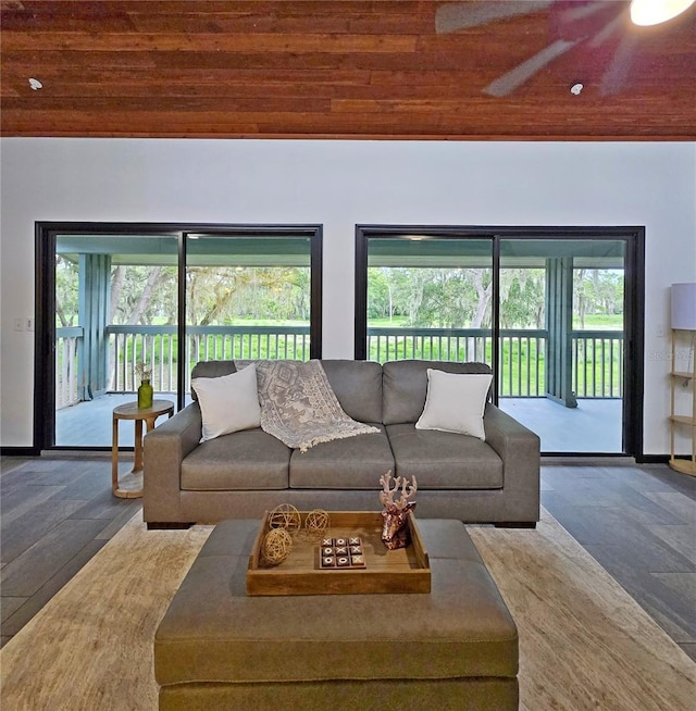 816 Pinewood Ct Unit 3126, Haines City, FL 33844 - living area with wooden ceiling