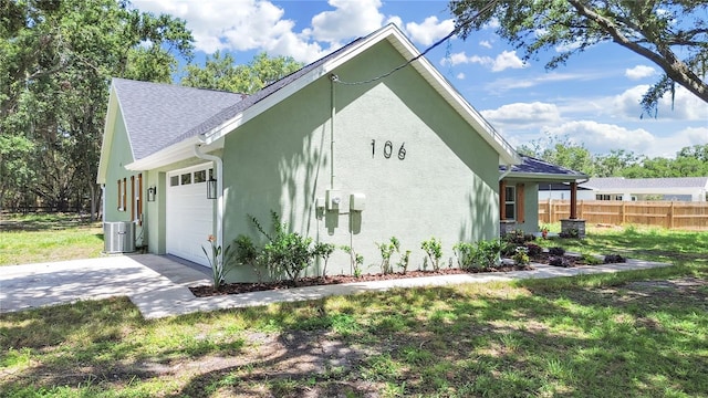 106 Corbett Rd, Lithia, FL 33547 - view of side of property featuring a garage, stucco siding, and driveway