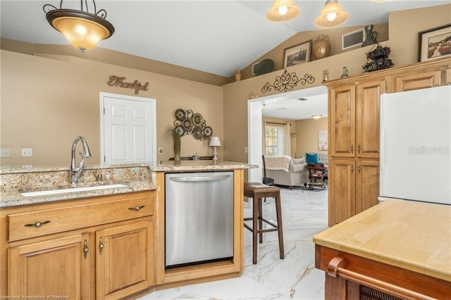 479 State Road 64 E, Zolfo Springs, FL 33890 - kitchen with dishwasher, freestanding refrigerator, light marble finish flooring, lofted ceiling, and hanging light fixtures