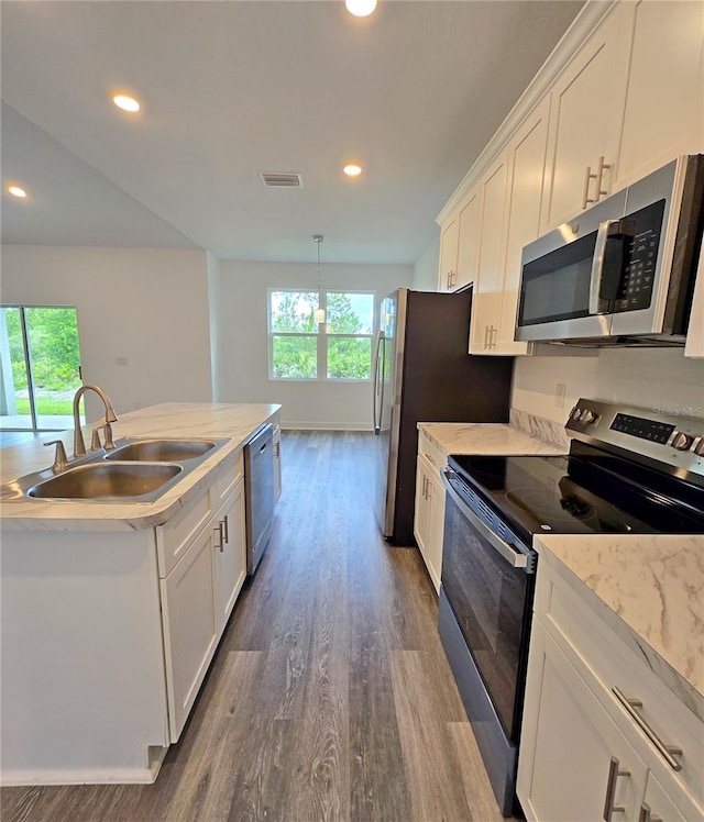 3040 W Joliet Rd, Avon Park, FL 33825 - kitchen with appliances with stainless steel finishes, dark wood-style flooring, white cabinetry, recessed lighting, and pendant lighting