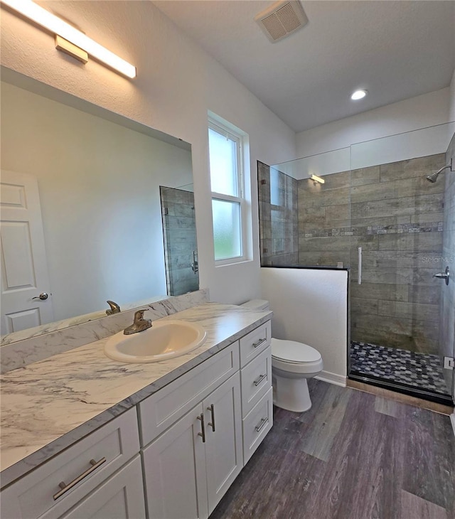 3040 W Joliet Rd, Avon Park, FL 33825 - bathroom featuring wood finished floors, a tile shower, and vanity