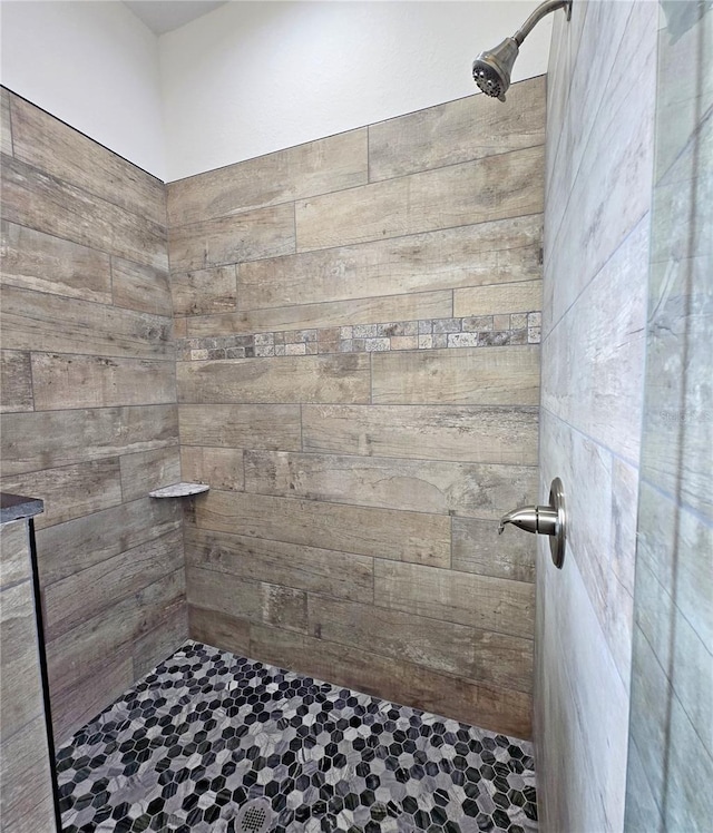 3040 W Joliet Rd, Avon Park, FL 33825 - full bathroom featuring a tile shower