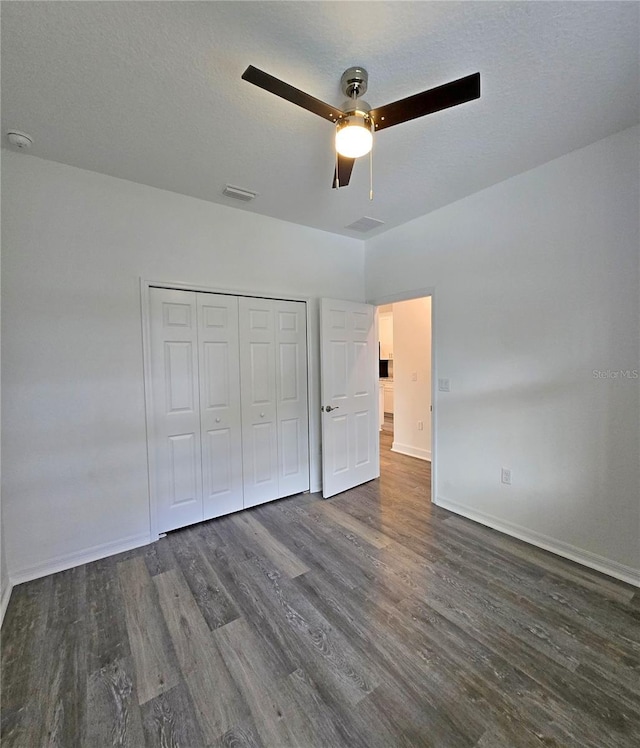 3040 W Joliet Rd, Avon Park, FL 33825 - unfurnished bedroom featuring dark wood finished floors, a closet, and ceiling fan