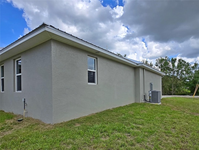 3040 W Joliet Rd, Avon Park, FL 33825 - view of side of property with stucco siding and a lawn