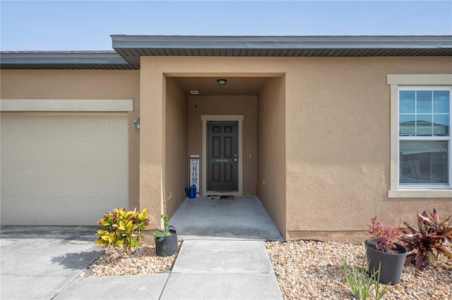 4662 Osprey Way, Winter Haven, FL 33881 - property entrance with stucco siding and a garage