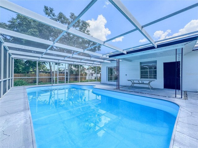 938 Glenwood Ave, Sebring, FL 33870 - outdoor pool featuring a fenced backyard, a patio area, and glass enclosure