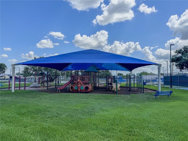 938 Glenwood Ave, Sebring, FL 33870 - view of communal playground