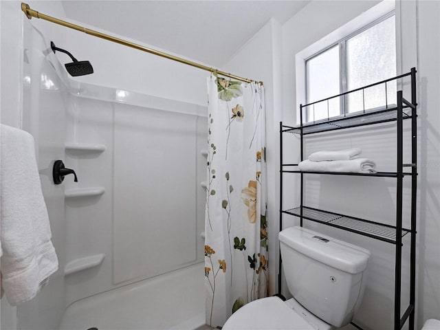 914 Mangham Rd, Babson Park, FL 33827 - bathroom featuring toilet and shower / bathtub combination with curtain