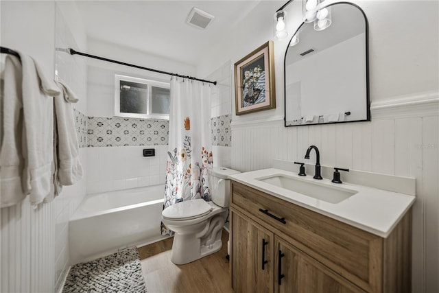 914 Mangham Rd, Babson Park, FL 33827 - full bathroom with wood finished floors, vanity, shower / bath combo, and wainscoting
