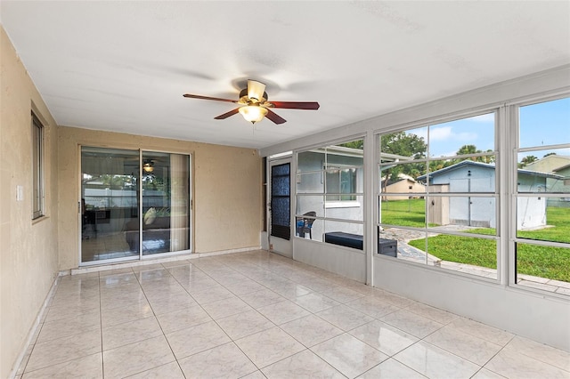 611 Caddy Dr, Kissimmee, FL 34759 - unfurnished sunroom featuring ceiling fan