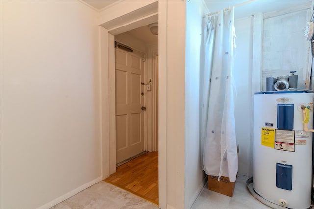 2125 Hillcrest Rd, Auburndale, FL 33823 - utility room featuring electric water heater
