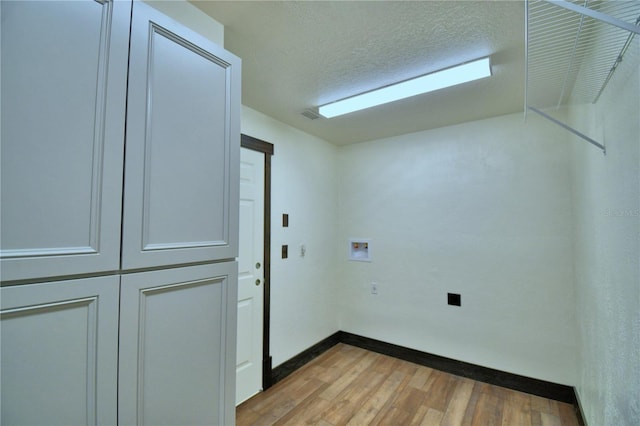 10708 Belo Horizonte Ave, Clermont, FL 34711 - laundry room featuring light wood-style flooring, washer hookup, and a textured ceiling