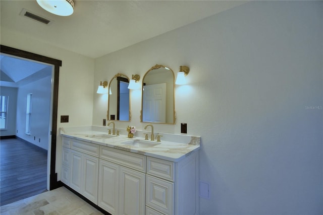 10708 Belo Horizonte Ave, Clermont, FL 34711 - bathroom featuring double vanity