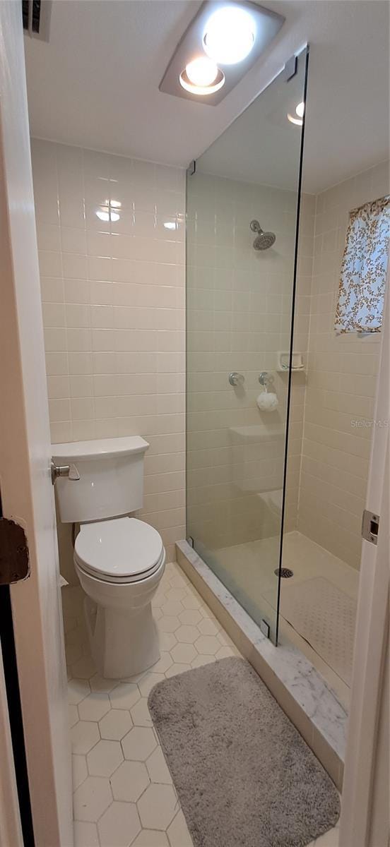 7201 Country Club Dr Unit G21, Lake Wales, FL 33898 - bathroom featuring tile patterned flooring and a walk in shower