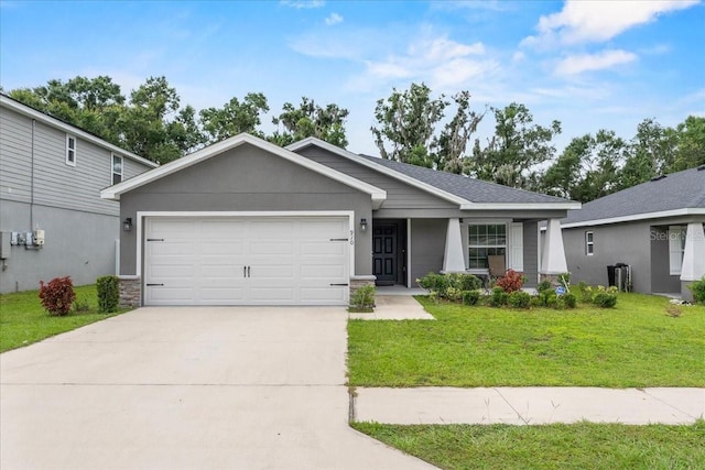 910 Blue Tide Ln, Lakeland, FL 33809 - view of front of house featuring a garage, driveway, and a front lawn