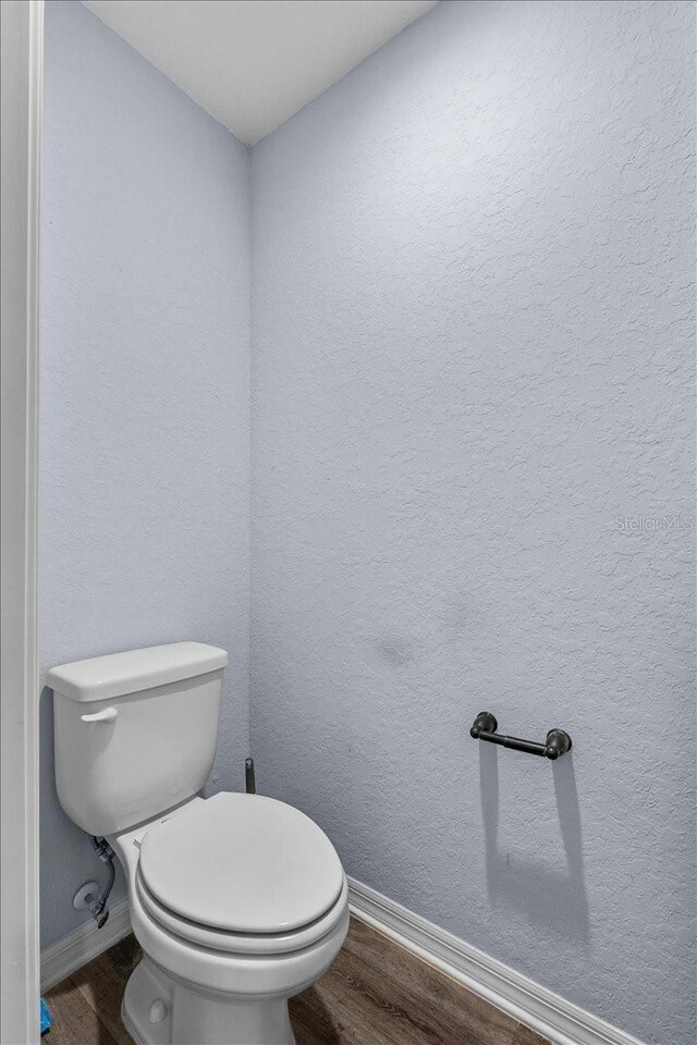 910 Blue Tide Ln, Lakeland, FL 33809 - bathroom featuring wood finished floors and baseboards