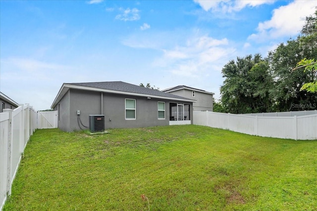 910 Blue Tide Ln, Lakeland, FL 33809 - back of house with stucco siding, a fenced backyard, a sunroom, and roof with shingles