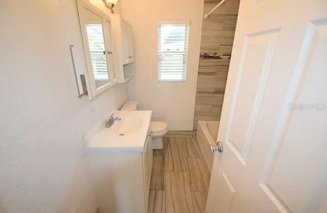 520 Oakland Rd, Auburndale, FL 33823 - full bath with vanity and washtub / shower combination
