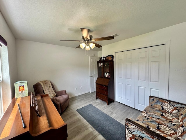 1736 3rd St NE, Winter Haven, FL 33881 - living area with a ceiling fan, wood finished floors, and a textured ceiling