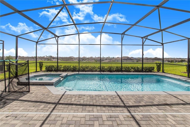 2090 Lelani Cir, Davenport, FL 33897 - view of pool featuring a pool with connected hot tub, glass enclosure, and a patio area