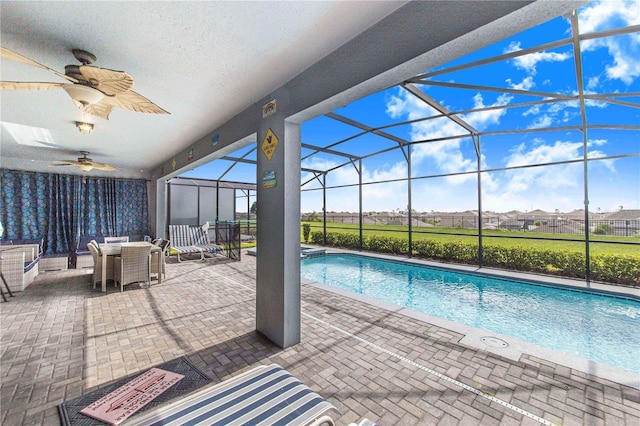 2090 Lelani Cir, Davenport, FL 33897 - view of pool with a patio area, a pool with connected hot tub, a ceiling fan, glass enclosure, and outdoor dining area