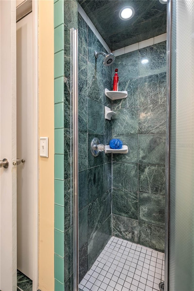 305 Hernando Rd, Winter Haven, FL 33884 - bathroom with a shower stall