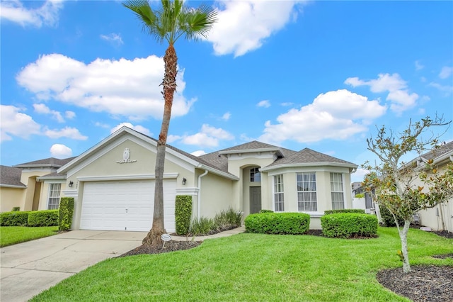142 Plumoso Loop, Davenport, FL 33897 - view of front of house with stucco siding, a front yard, an attached garage, and concrete driveway