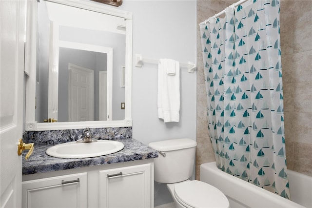142 Plumoso Loop, Davenport, FL 33897 - full bath featuring vanity and shower / bath combination with curtain