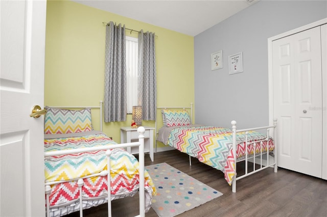 142 Plumoso Loop, Davenport, FL 33897 - bedroom featuring wood finished floors