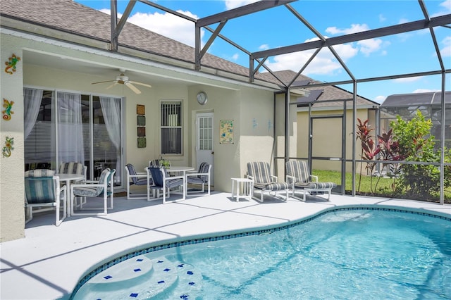 142 Plumoso Loop, Davenport, FL 33897 - outdoor pool featuring a patio, a lanai, a ceiling fan, and outdoor dining area