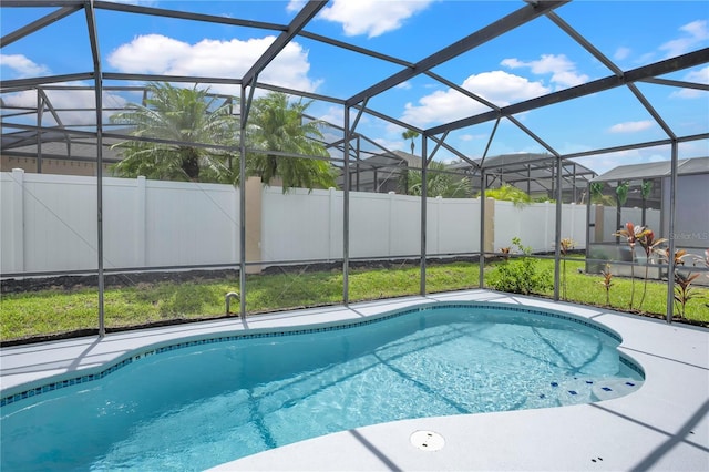 142 Plumoso Loop, Davenport, FL 33897 - view of swimming pool featuring glass enclosure and a patio