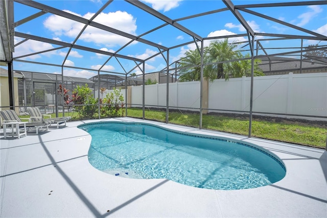 142 Plumoso Loop, Davenport, FL 33897 - view of swimming pool featuring a patio and a lanai