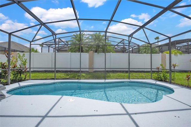 142 Plumoso Loop, Davenport, FL 33897 - view of swimming pool featuring a patio area and a lanai