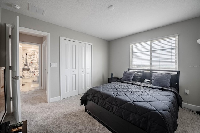 1504 Aspen Ave, Davenport, FL 33837 - carpeted bedroom with a closet and a textured ceiling