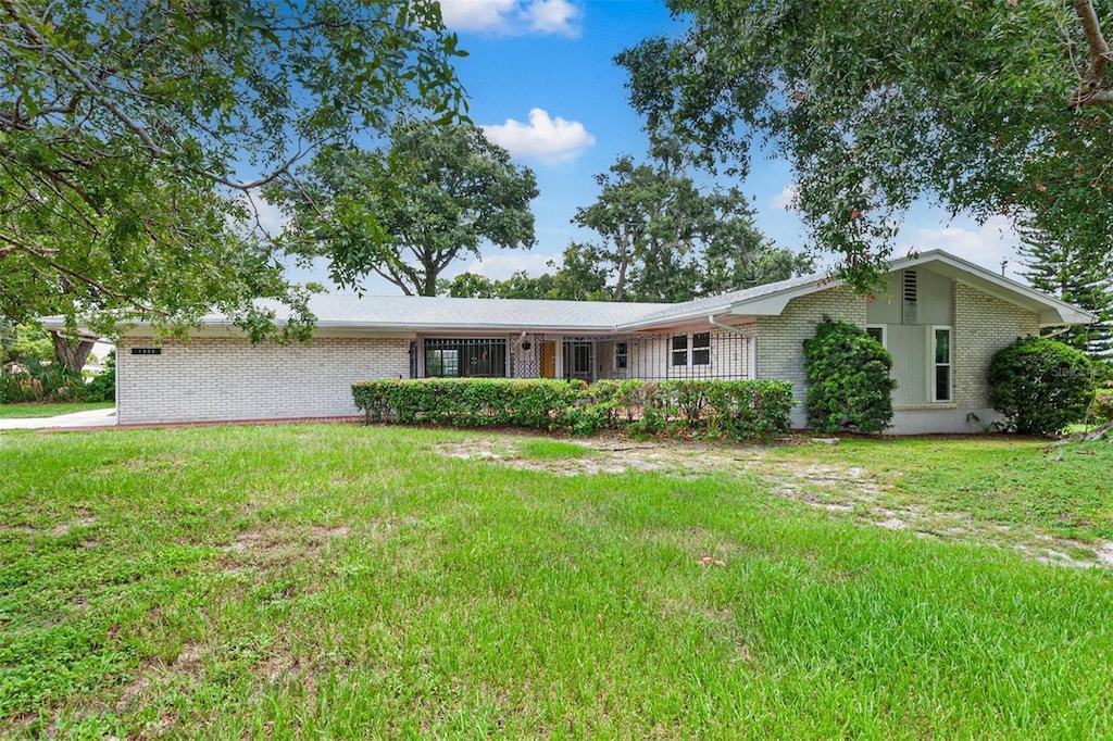 1900 Manor Cir SE, Winter Haven, FL 33880 - photo 1