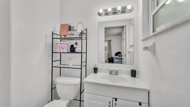 815 Everett St, Lake Alfred, FL 33850 - bathroom with vanity and a textured wall