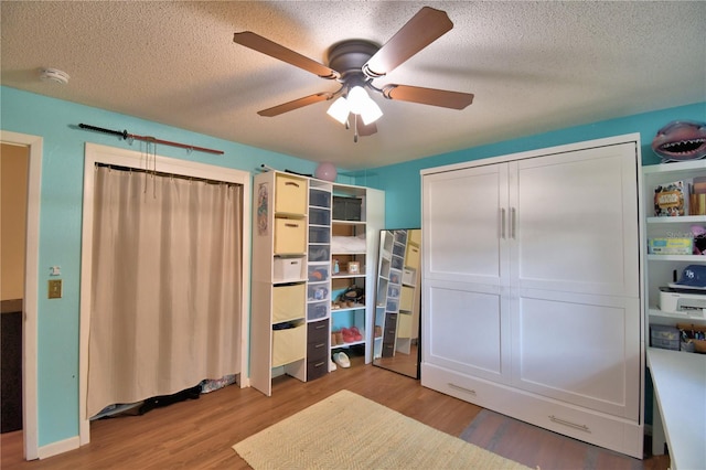 2814 Grapefruit Dr, Auburndale, FL 33823 - bedroom featuring wood finished floors, a textured ceiling, and ceiling fan