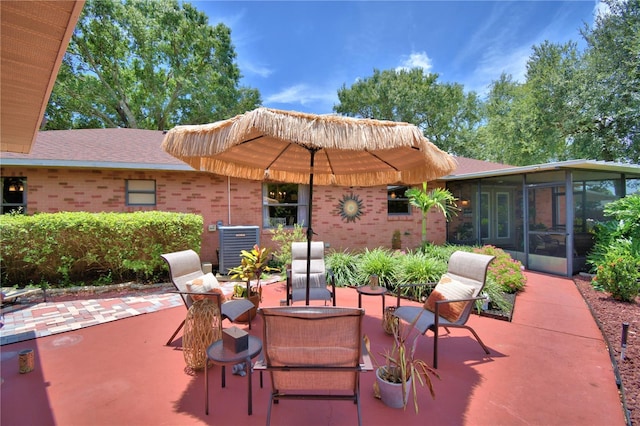 2814 Grapefruit Dr, Auburndale, FL 33823 - view of patio / terrace with a sunroom