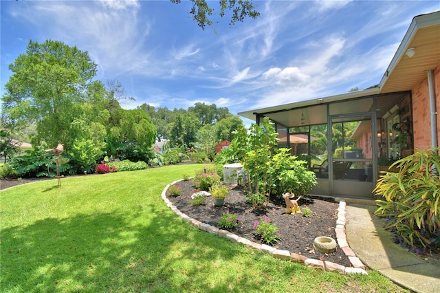 2814 Grapefruit Dr, Auburndale, FL 33823 - view of grassy yard with a sunroom