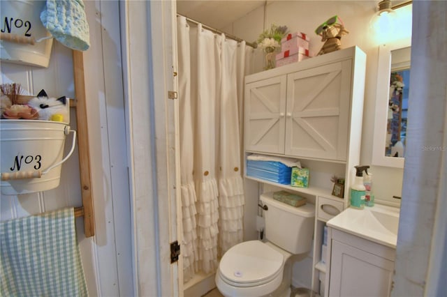 2814 Grapefruit Dr, Auburndale, FL 33823 - bathroom featuring vanity and a shower with shower curtain
