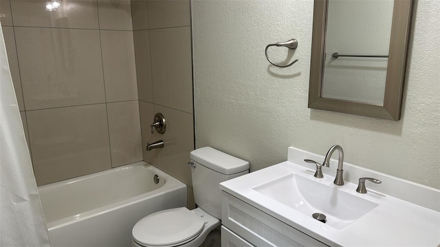 713 4th St NE, Fort Meade, FL 33841 - full bathroom featuring a textured wall, shower / bathtub combination with curtain, and vanity