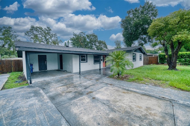 415 Boger Blvd N, Lakeland, FL 33803 - ranch-style house featuring an attached carport, driveway, and stucco siding