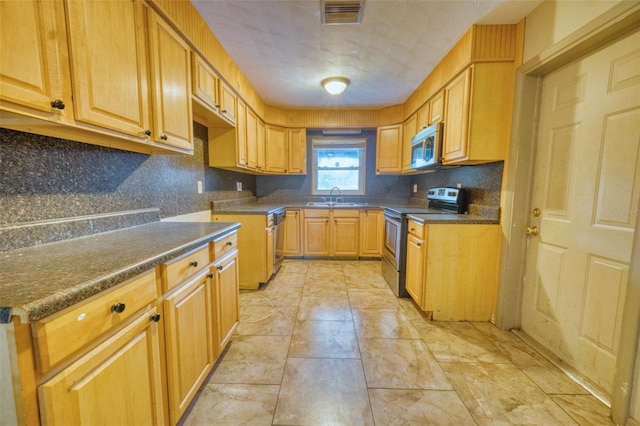 415 Boger Blvd N, Lakeland, FL 33803 - kitchen featuring stainless steel appliances, backsplash, and dark countertops