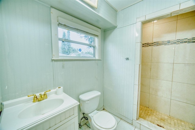 415 Boger Blvd N, Lakeland, FL 33803 - full bathroom featuring tiled shower and vanity