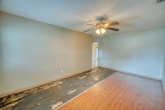 415 Boger Blvd N, Lakeland, FL 33803 - empty room with a ceiling fan, wood finished floors, and a textured ceiling