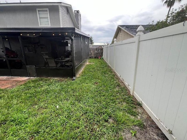 985 Whisper Lk, Winter Haven, FL 33880 - fenced backyard featuring a sunroom