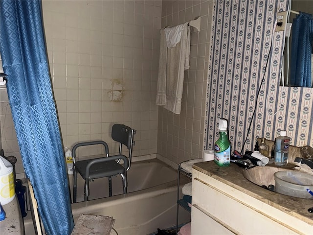 724 Ave D SW, Winter Haven, FL 33880 - full bath with vanity and tile walls