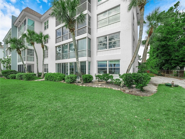 605 Sutton Pl Unit 101, Longboat Key, FL 34228 - photo 1